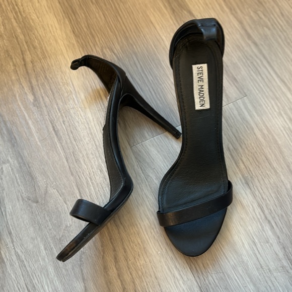 Steve Madden Black Heels - Picture 3 of 3